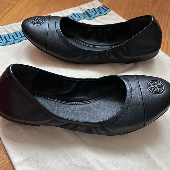 Tory Burch Cap Toe Black Ballet Flats Leather Excellent Condition Size 6.5 - Picture 12 of 13